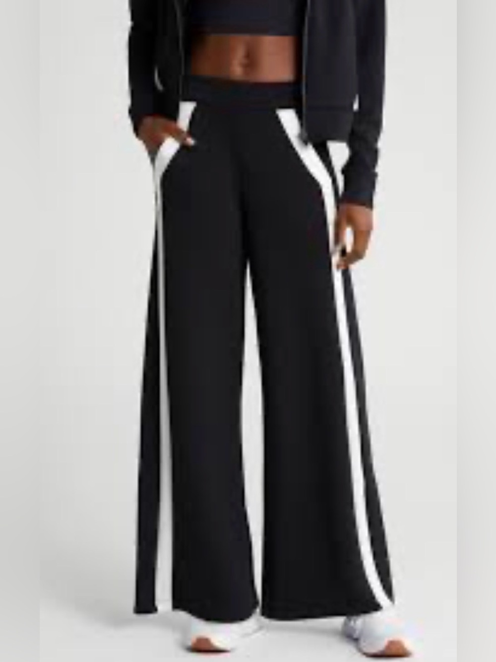SPANX AirEssentials Colorblock Track Pant – Very Black/White XSP